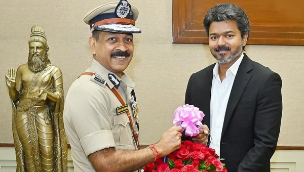 டிஜிபியாக பொறுப்பேற்ற மகேஷ் குமார் அகர்வால், முதல்வர் விஜய்யை சந்தித்து வாழ்த்து!!